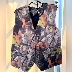 Outerwear Camouflage 5 button vest and bowtie